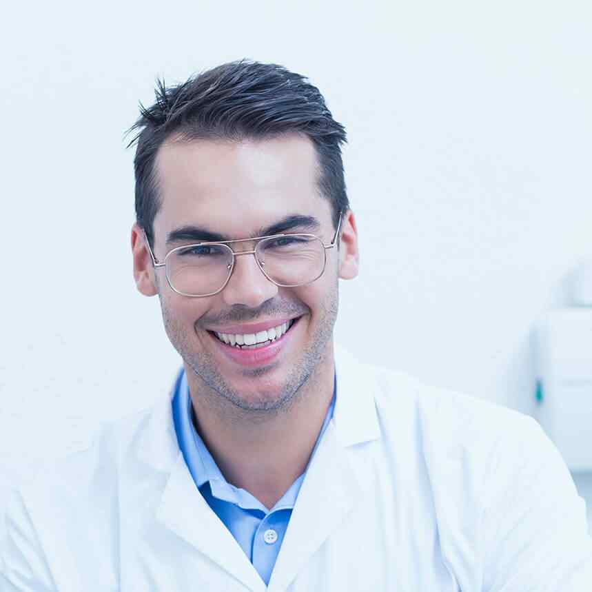 https://new.vitadentistry.ca/wp-content/uploads/2020/02/doctor-03.jpg